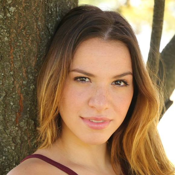 Meet your Posher, Gabrielle - Picture 1 of 1